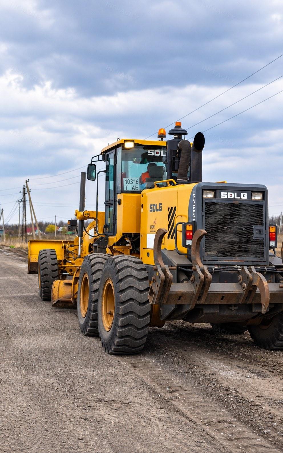 Motor grader on a road repair